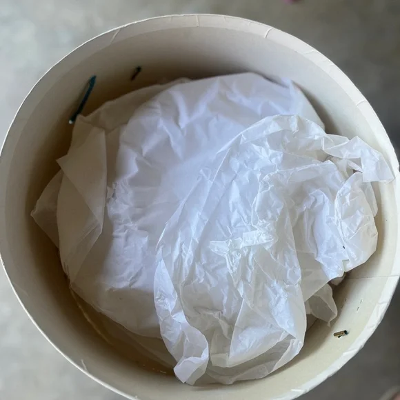 Vintage white Hat with box - Picture 3 of 9